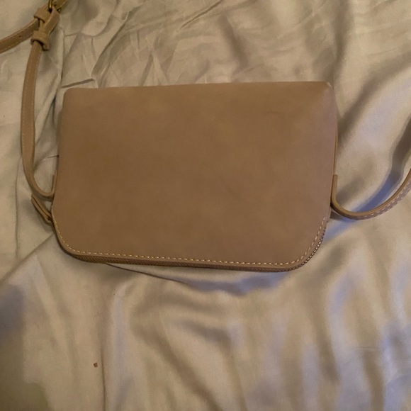 Target  adjustable strap purse beige in color - Picture 6 of 15